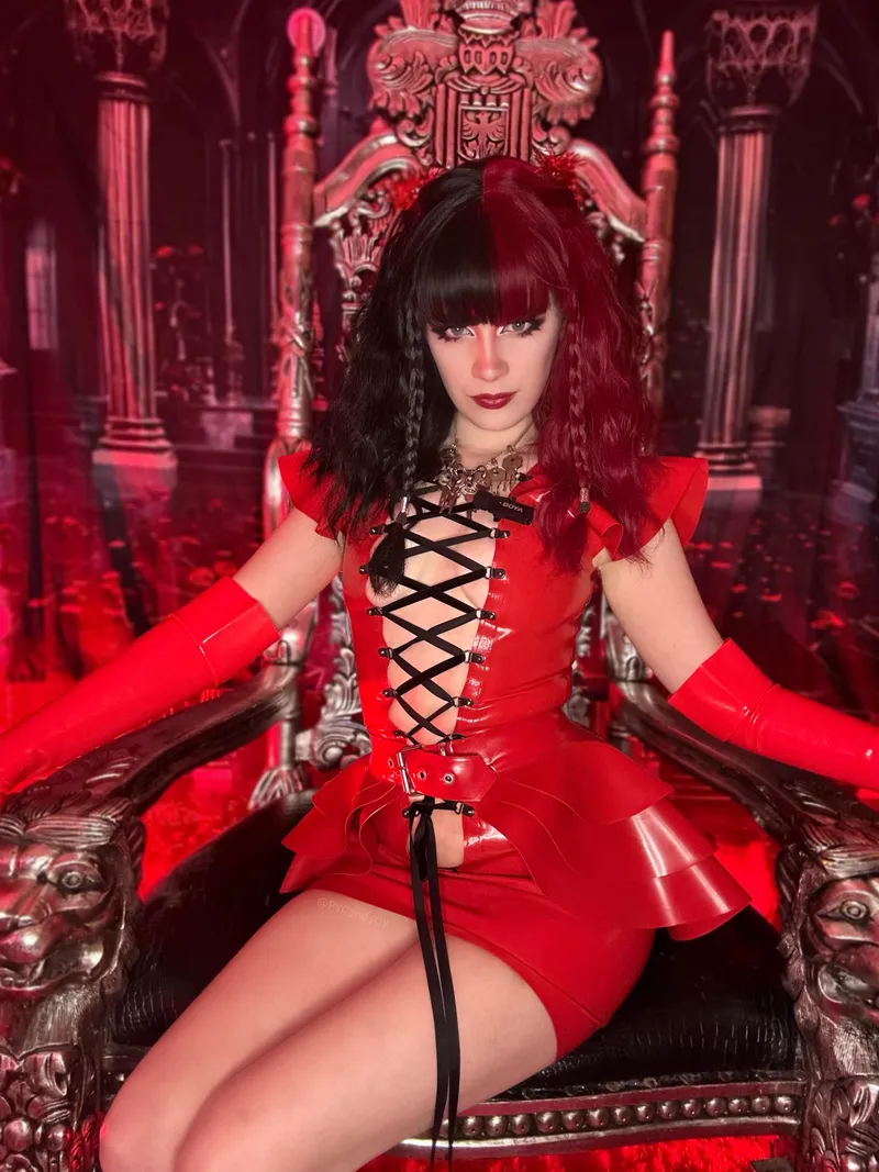 Thumbnail GoddessJoyIsHOT Shines Bright in a New Latex Dress