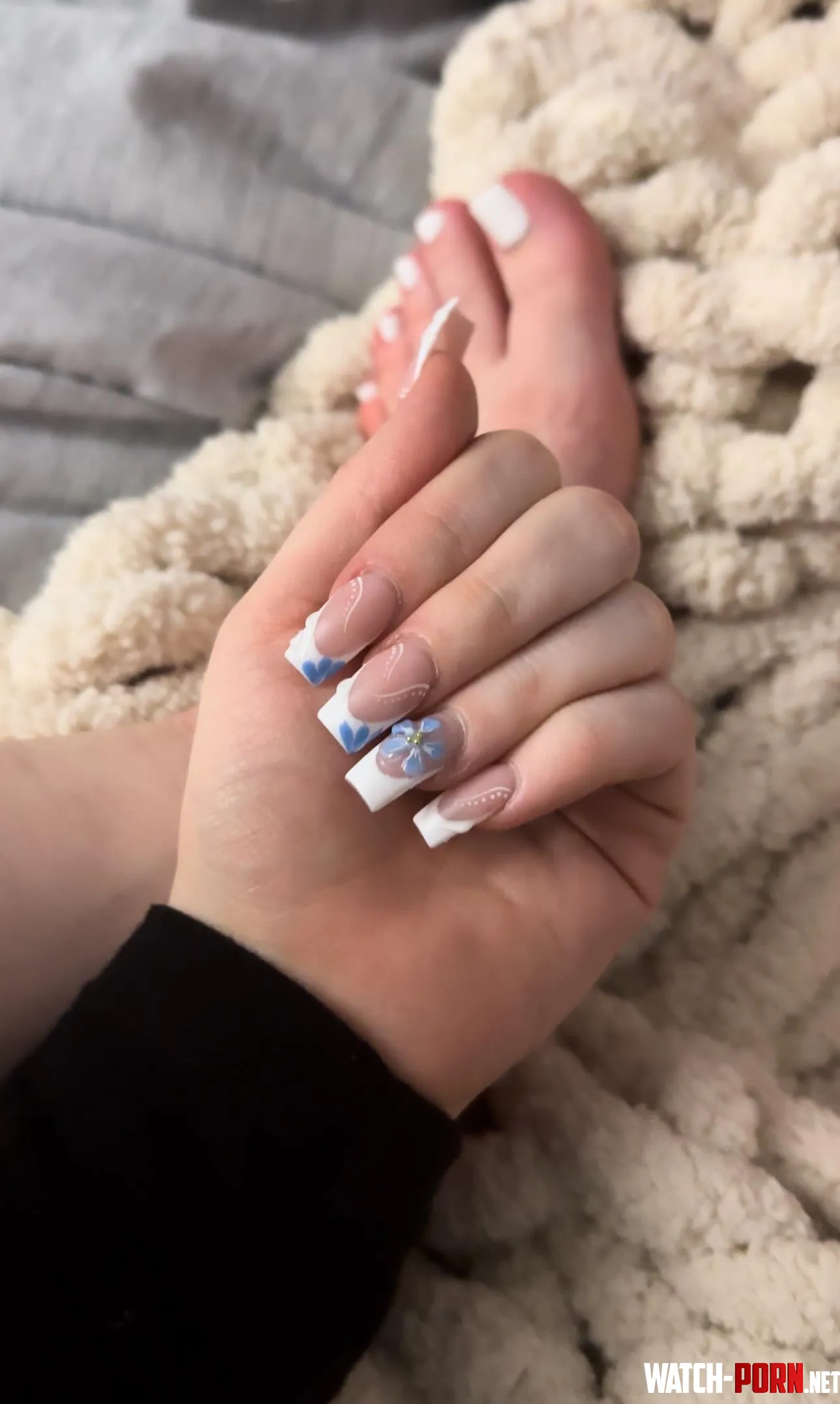 new here by caitbabyxo