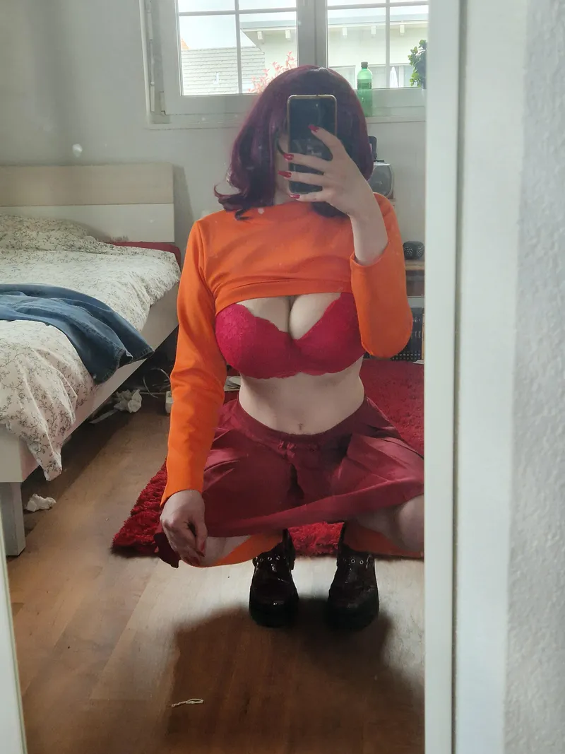 Thumbnail Sneak Peek: missmeismaid's Tempting Cleavage | Reveal