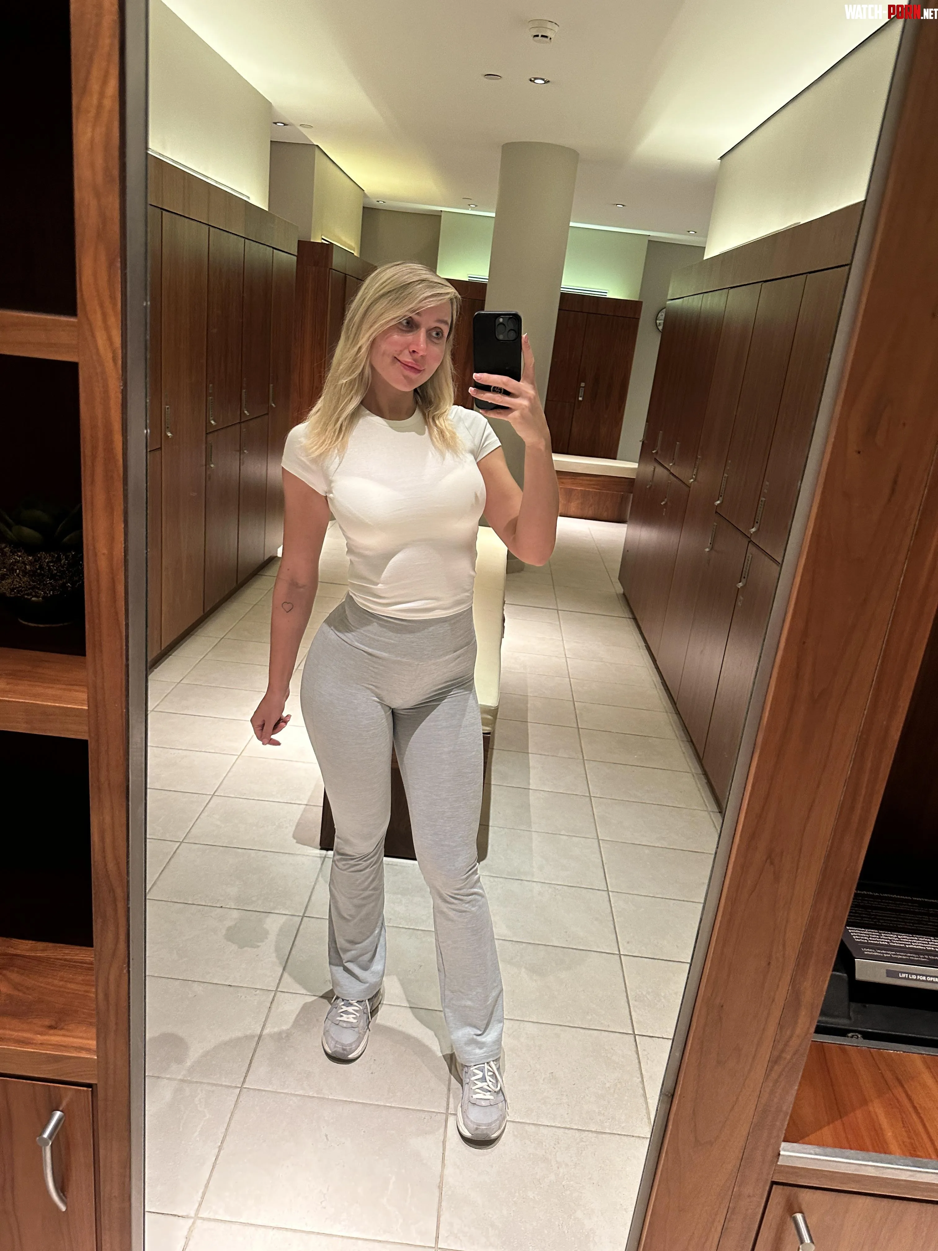 Trying my best to look sexy, how is it? by charmingBrandyy