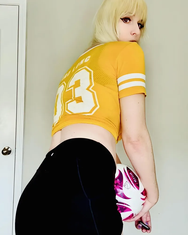 Thumbnail BunnyMina's Yang Xiao Long Soccer Cosplay Hits a Goal