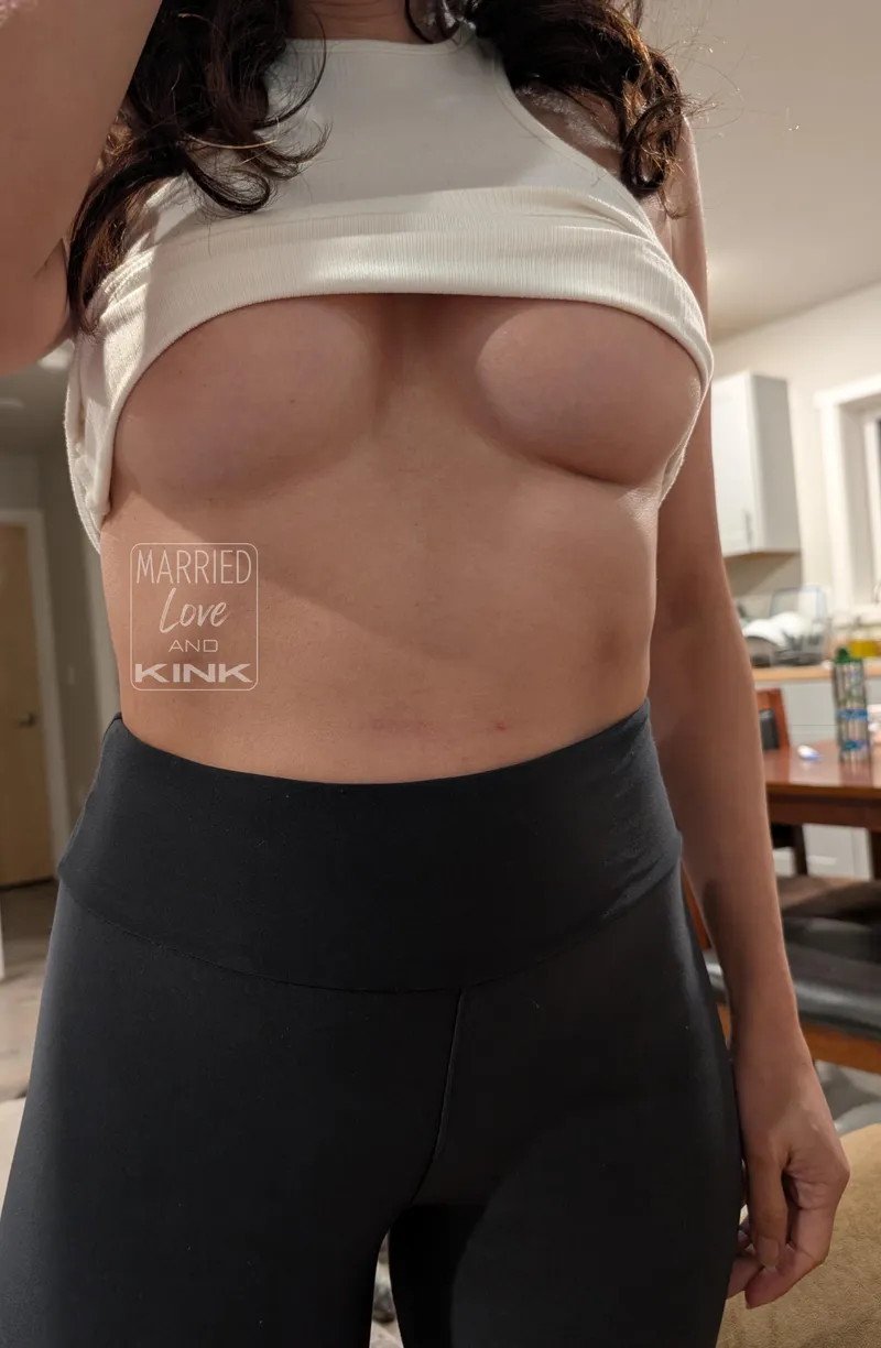 Thumbnail MarriedLoveAndKink's Angle Mastery & Underboob Allure