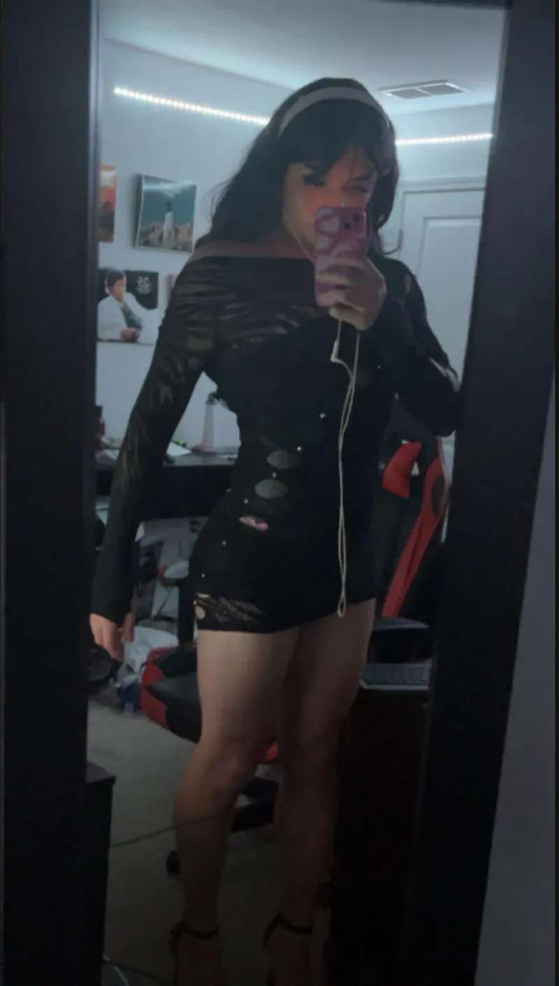 Thumbnail Journey of sissyfemnaomi: A Deep Dive