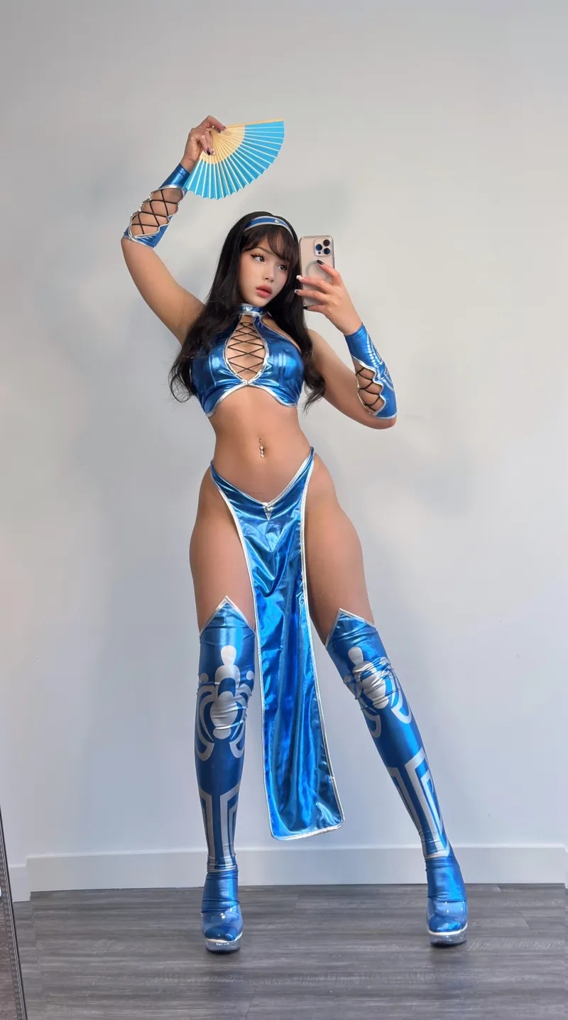 Thumbnail Kitana's Beauty Unveiled by Strawbunnix: A Cosplay Delight