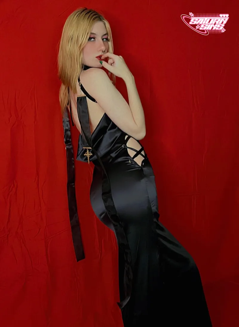 Thumbnail Incredible Elegance: Saturnbaby0's Stunning Dress Display
