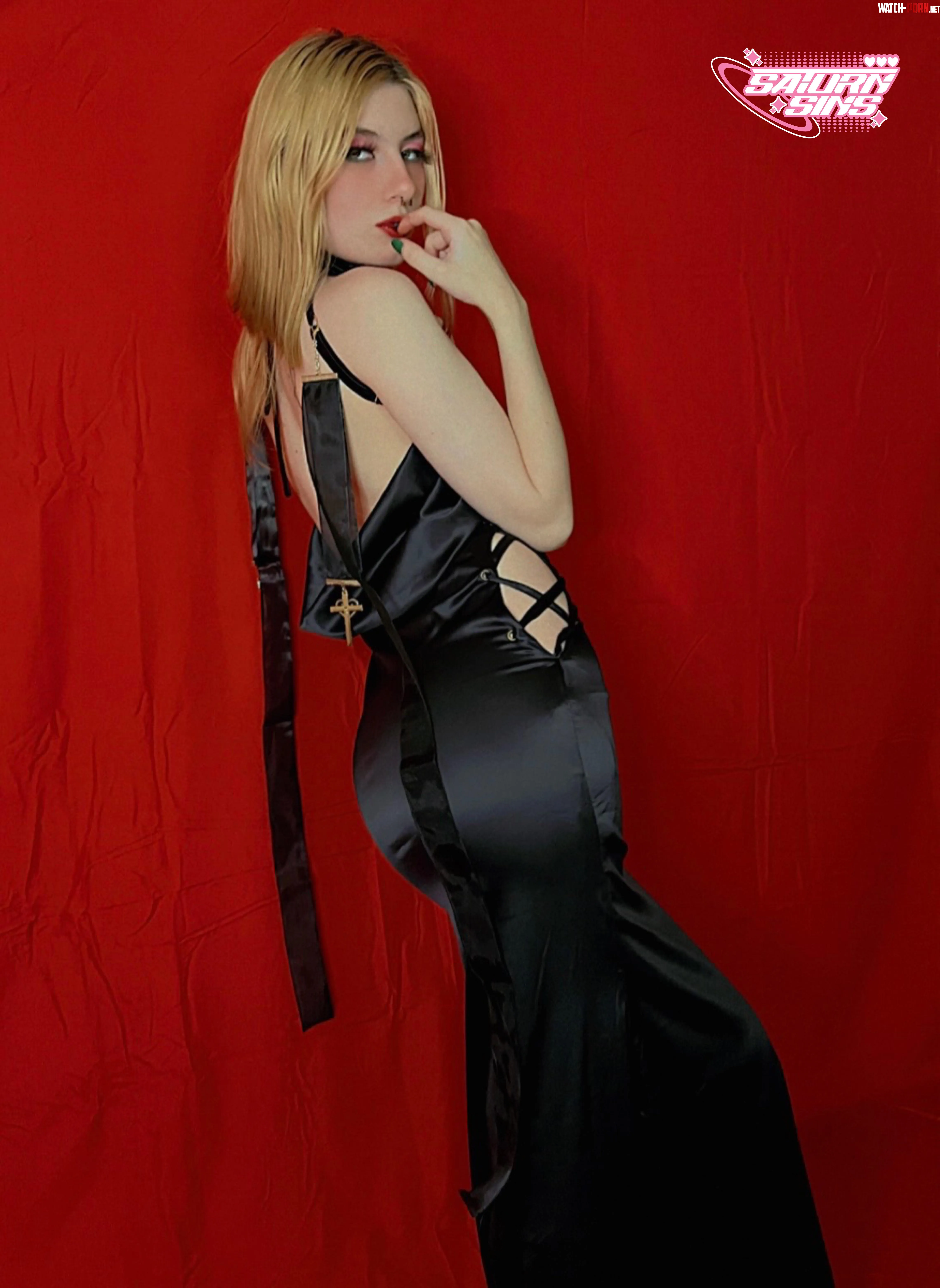 This dress looks incredible by Saturnbaby0