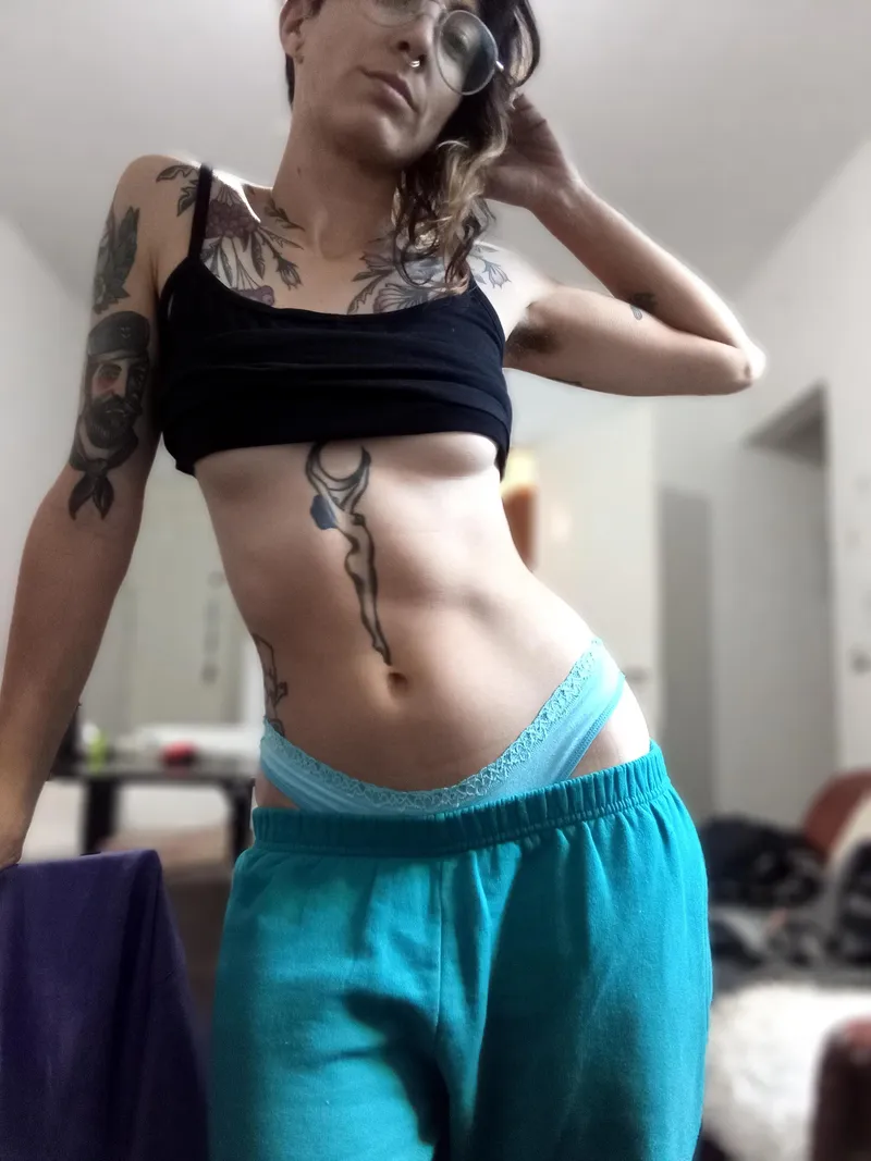 Thumbnail Meet the fitness babe x with tuttifuckiingfrutti's intriguing exploration in Babes