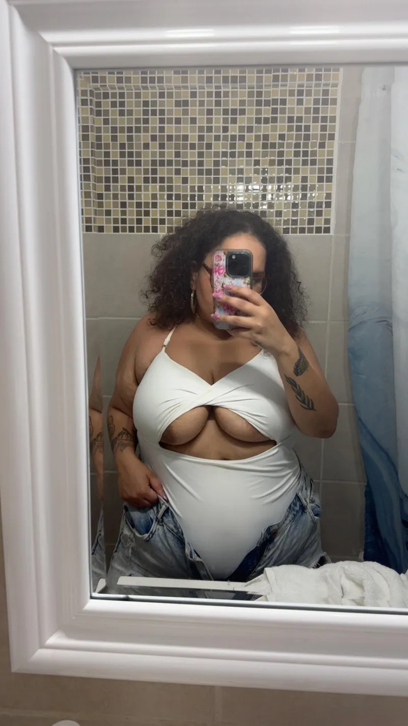 Thumbnail Sun-Kissed Beauty in BBW Realm: The Miami Sun Experience