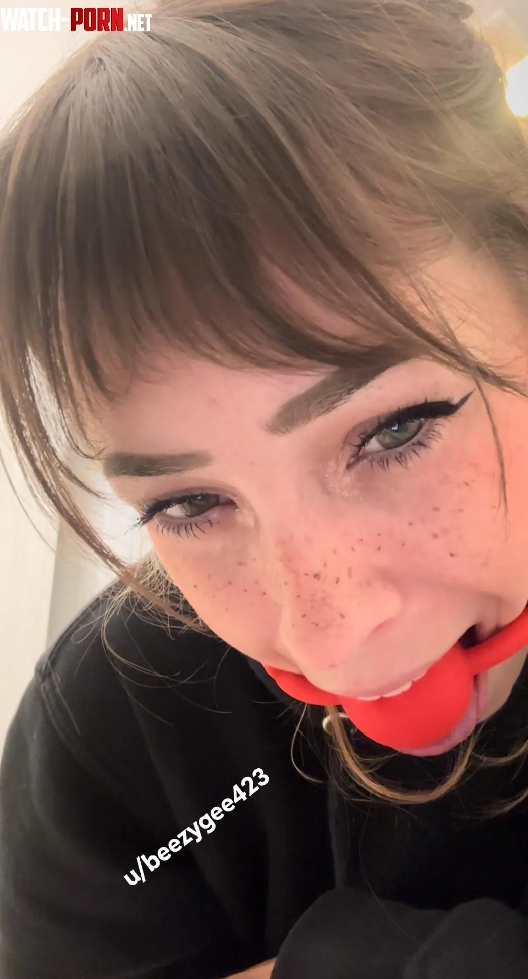 Come fall head over heels with me. I’m a stem student, love reading, spending time outdoors and I reply to all my messages. Fetish friendly and more by BeezyGee423