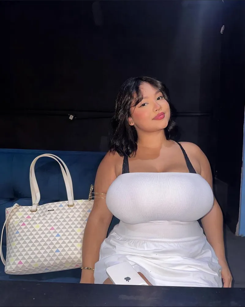 Thumbnail Unveiling the Massive - ColecionadorBR | 2busty2hide
