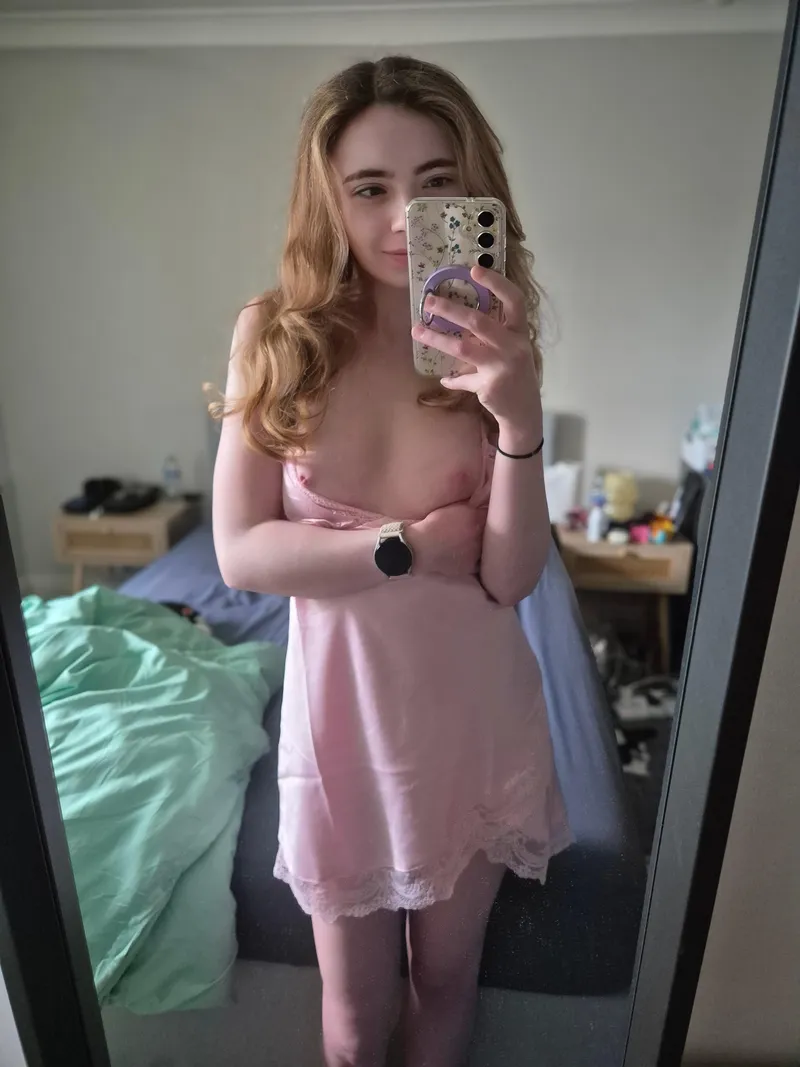 Thumbnail ZoeyUncensored's Tiny Scottish Tits Say Good Morning!