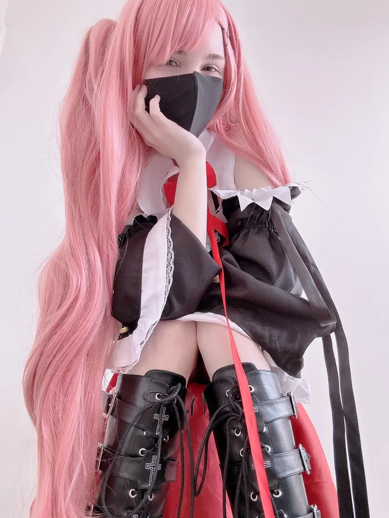 Thumbnail Elegantreese: Krul Tepes from Seraph No End in Cosplaygirls