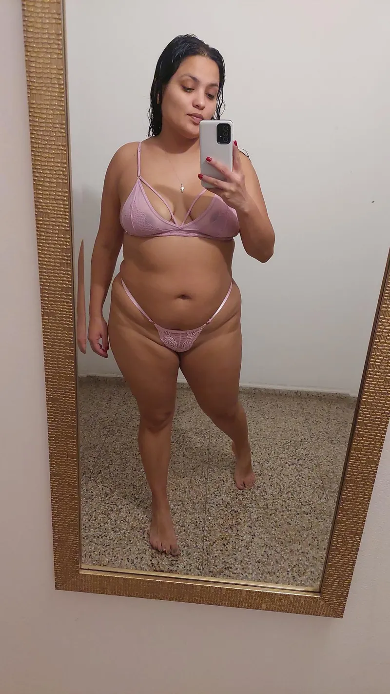 Thumbnail EmmaHelenn's Big Hips Wrapping Around You: Stuffers Delight