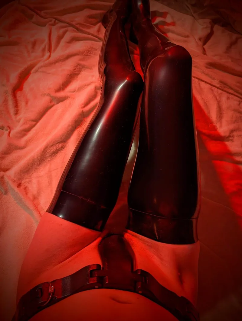 Thumbnail Exploring Latex Obsession in Female Chastity - ChastityQueer