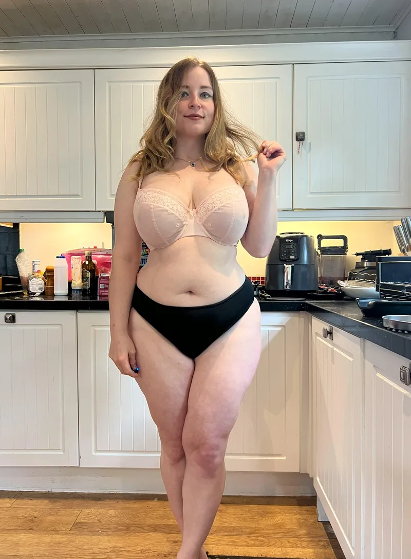 Thumbnail BBW Chubby Temptations: Pleasing Your Eyes | Author: ymervegax