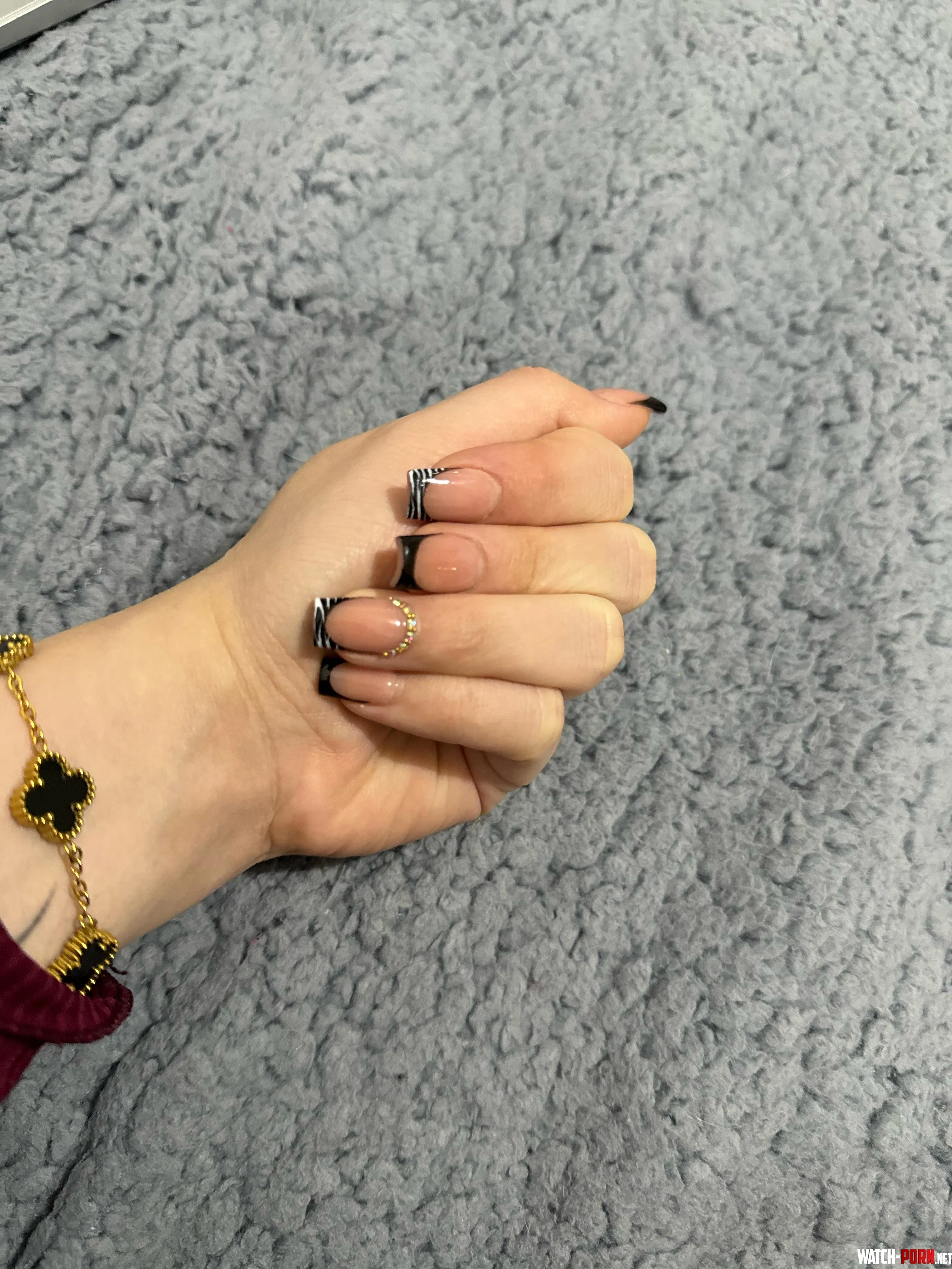 I love delicate... what do you think? Maybe next time you can choose the design by estrellamarinna