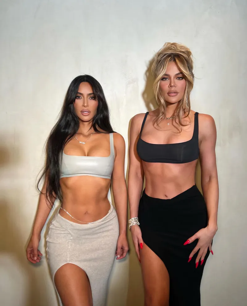 Thumbnail Celebrity Sisters' Chronicle: Kim & Khloe Kardashian's Journey
