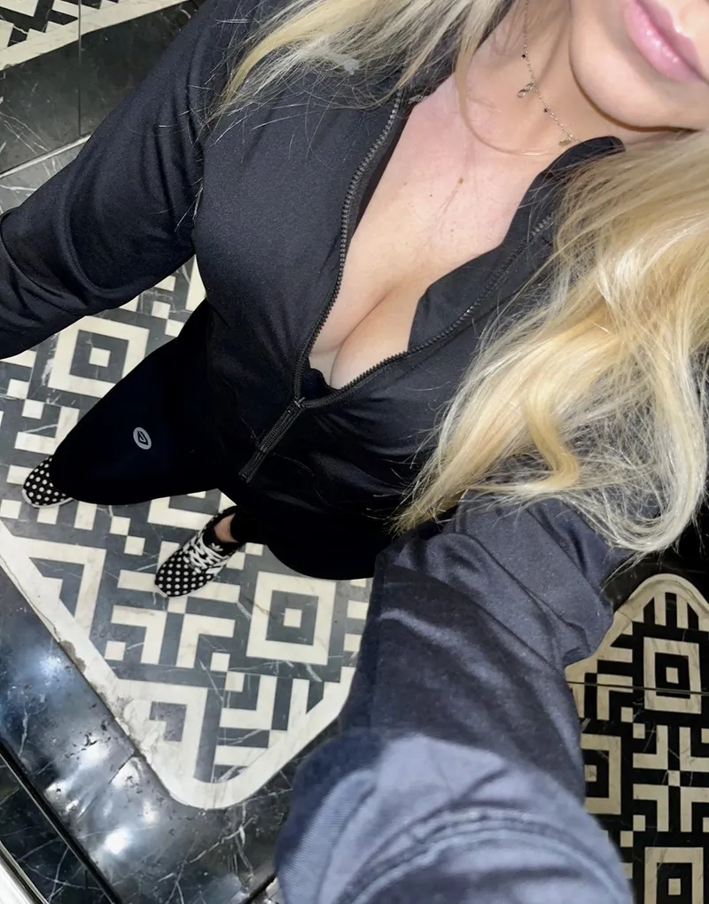 Thumbnail Can You Resist? Lexiyourcrush's Cleavage Challenge