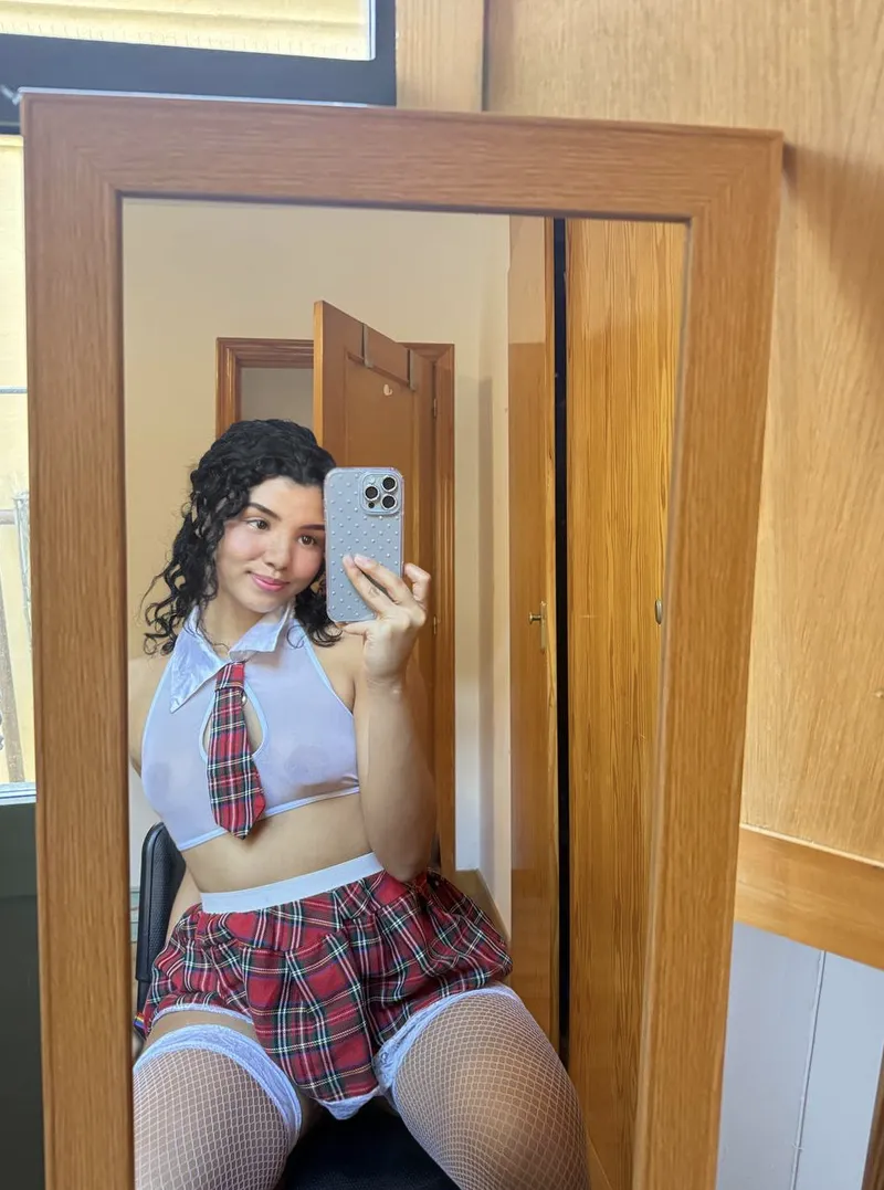 Thumbnail Cute School Day MirrorSelfie (F18) by guilherme189
