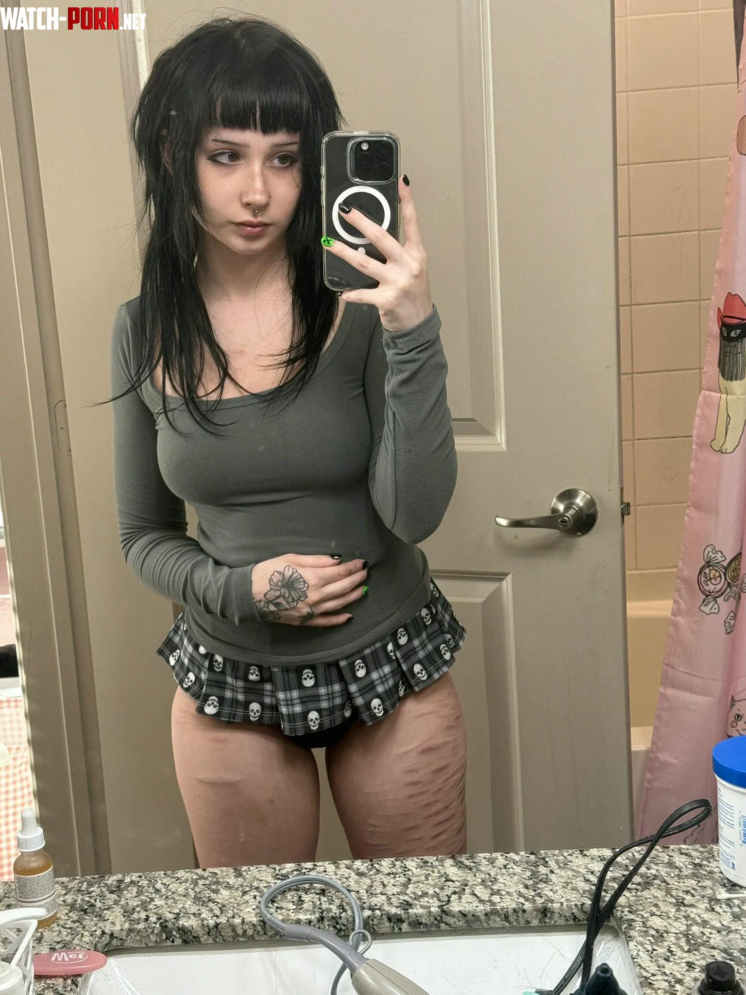 i love short skirts by DefeatTheL0w