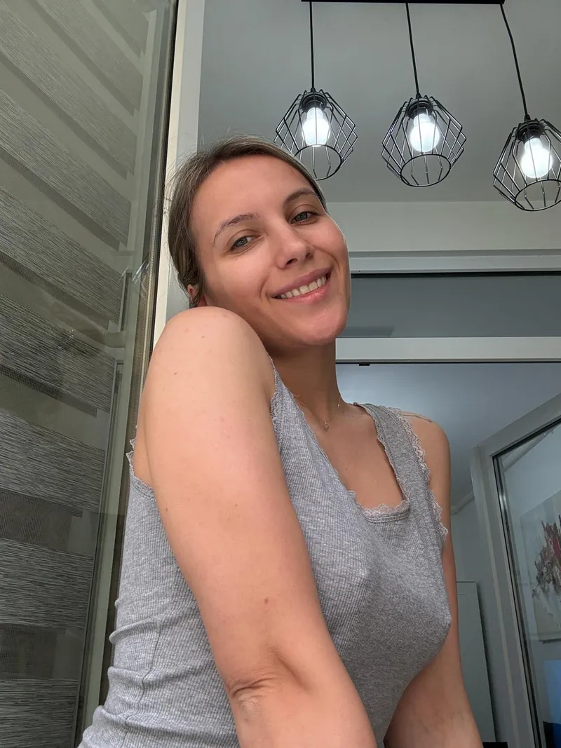 Thumbnail Perfect View: Celebrating Braless Confidence by verove95