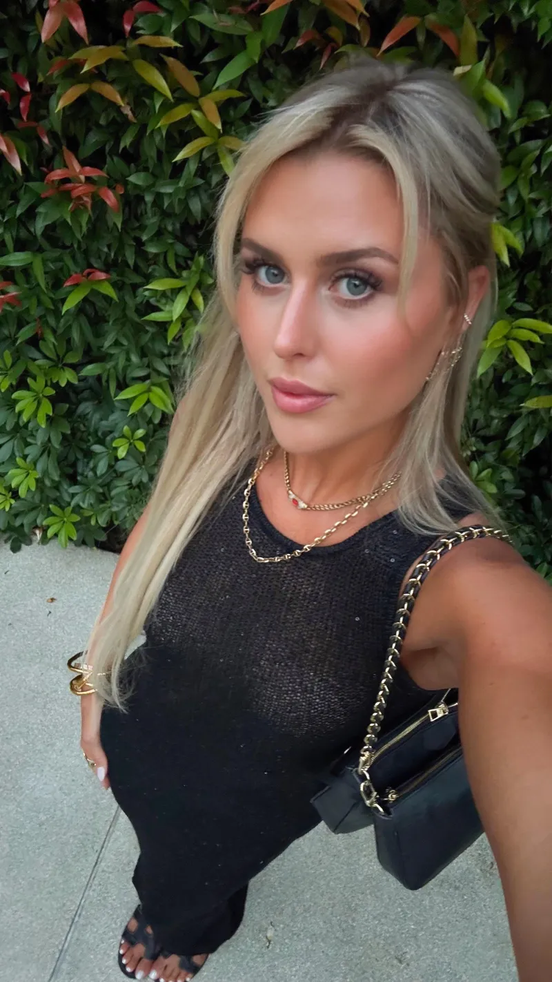 Thumbnail CurvyBellaXO Stuns in Tight Dresses | Mesmerizing Fashion Choices