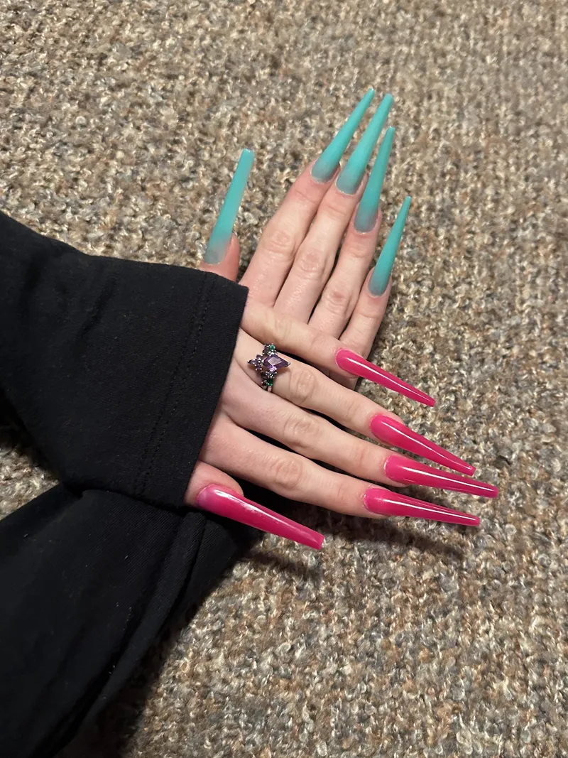 Thumbnail Lethal Back Scratching: Dive into Nail Fetish Fun with gxd3sschloe