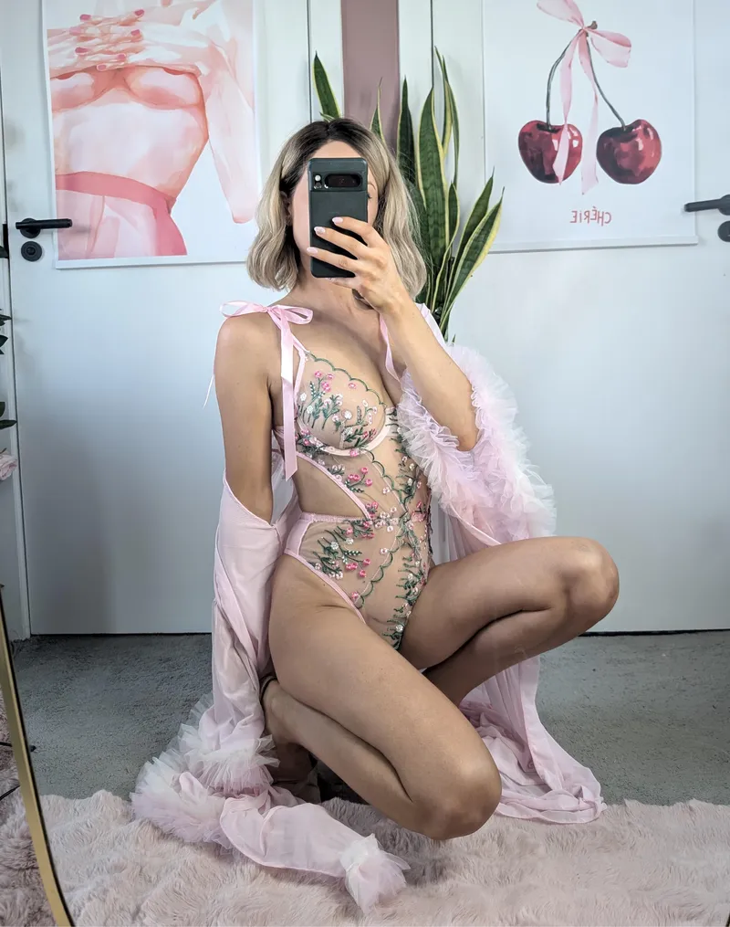 Thumbnail Celebrating Body Positivity: Lisa-Scott-32's Empowering Journey