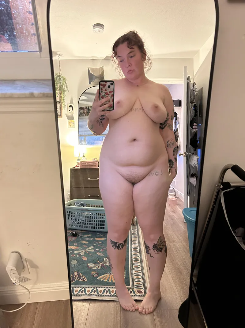Thumbnail Watching Myself in the Mirror | HairyCurvy Article by 420nymphh | HairyCurvy