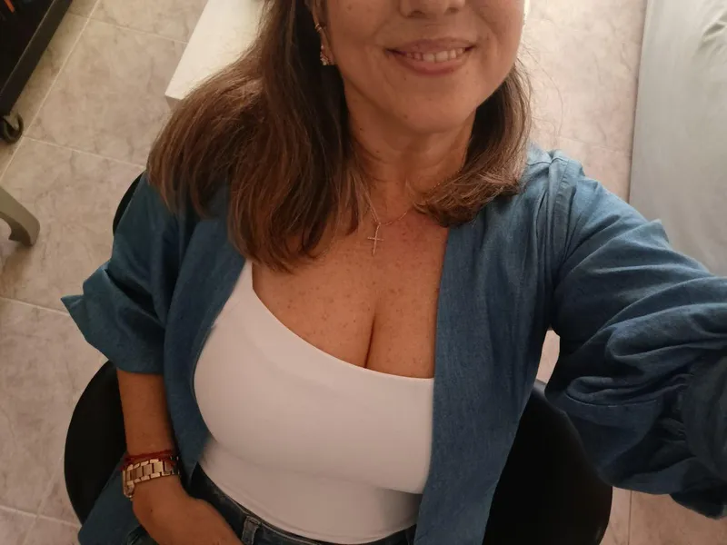 Thumbnail Momma's Cleavage Display: Pure Elegance | cleavage