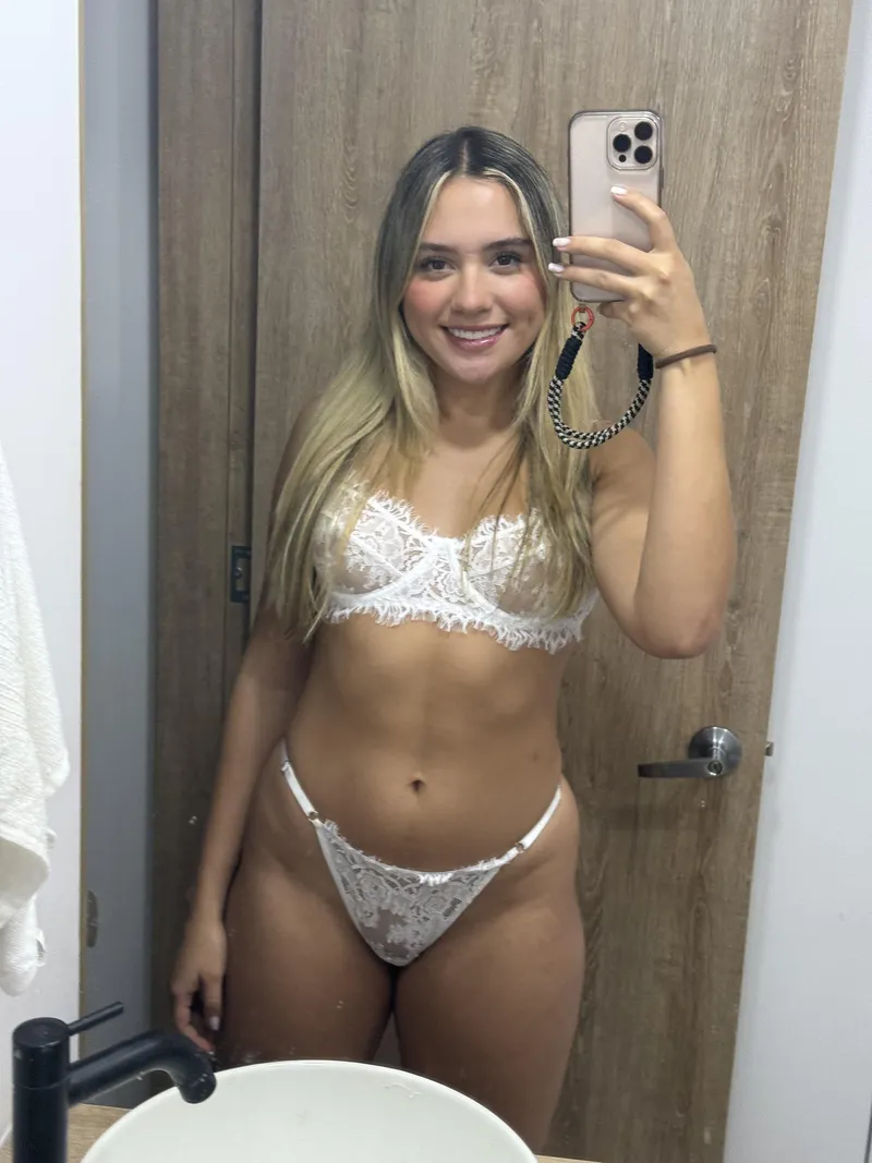 Thumbnail heyitsSabrinaxx's Alluring Distraction: Lose Focus Today