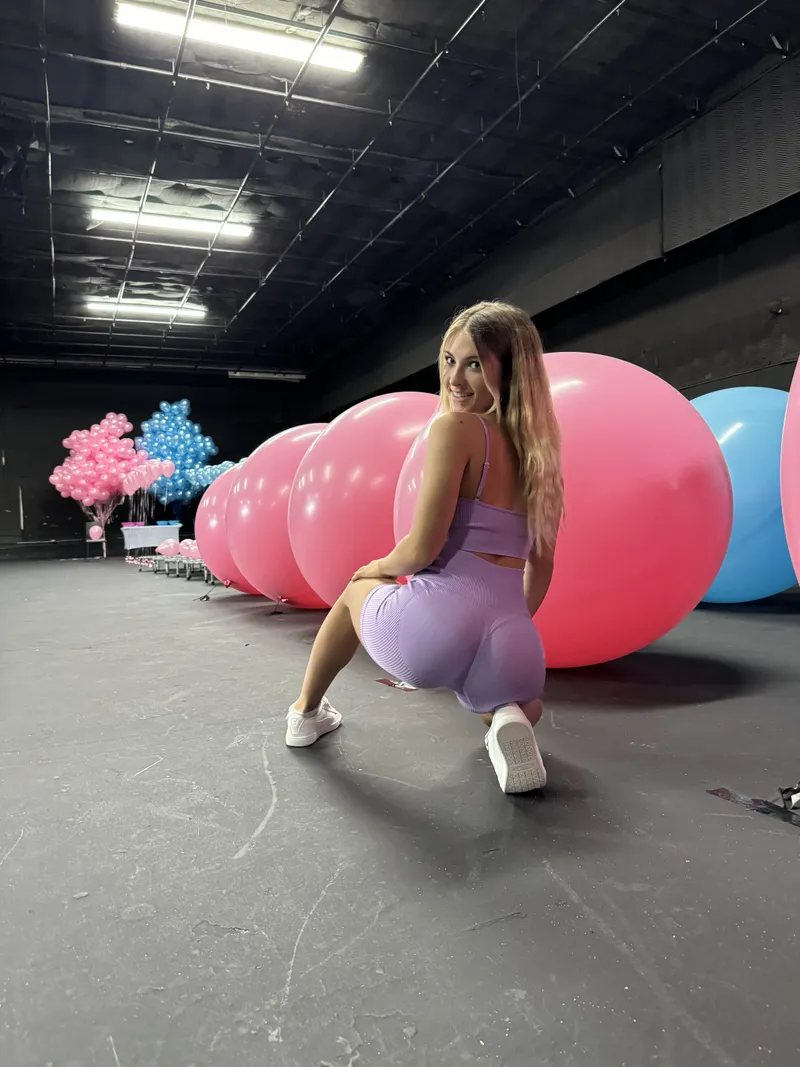 Thumbnail Approaching Gym Vibes: Dive into lolajean18xo's YogaPants World