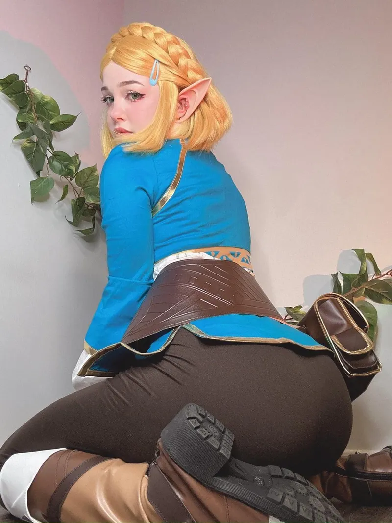 Thumbnail Princess Zelda Cosplay by Emfox | Cosplay Butts Category