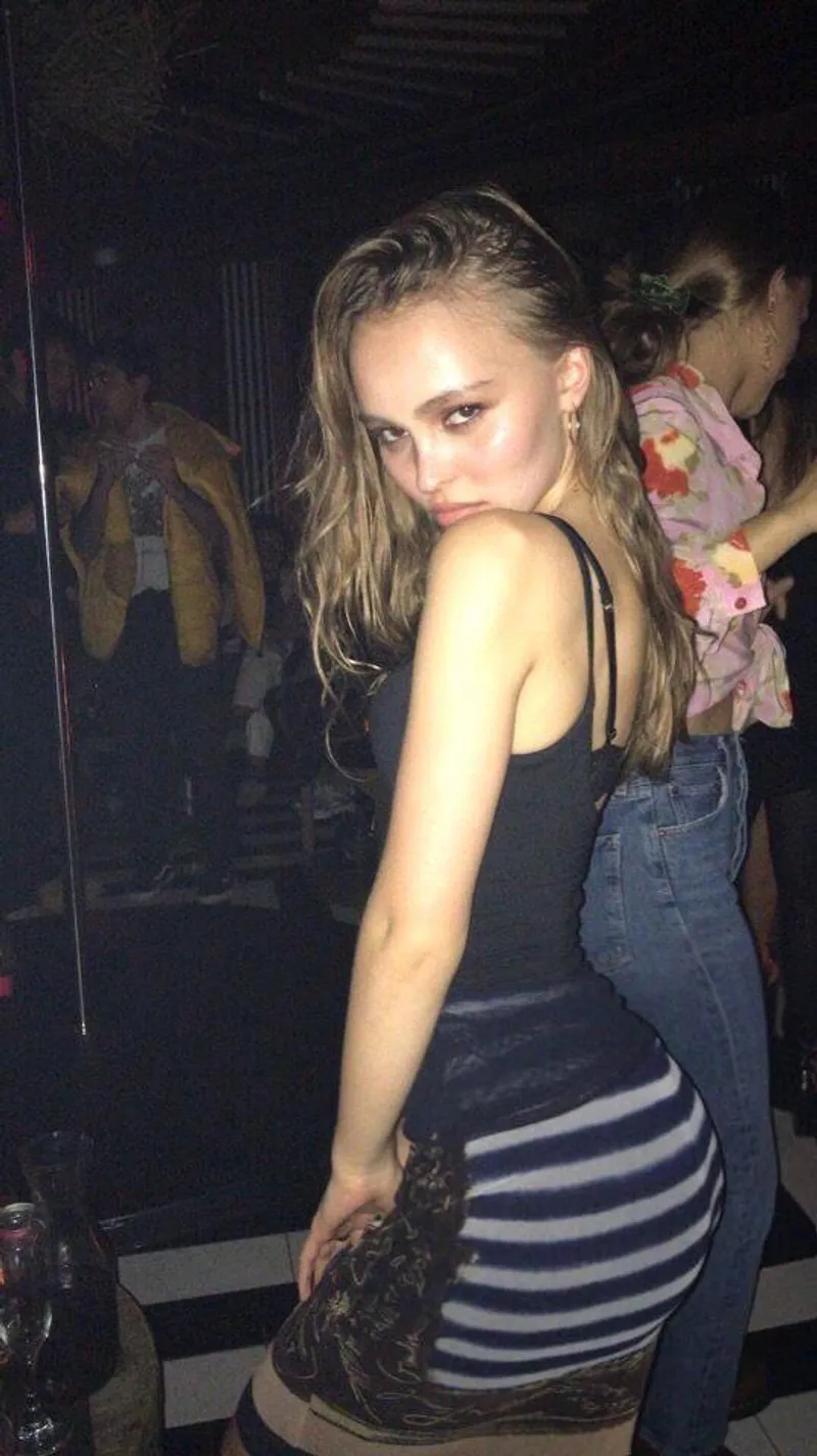 Thumbnail Lily Depp Rose: Unveiling a Rising Star's Fashion - CelebsGW