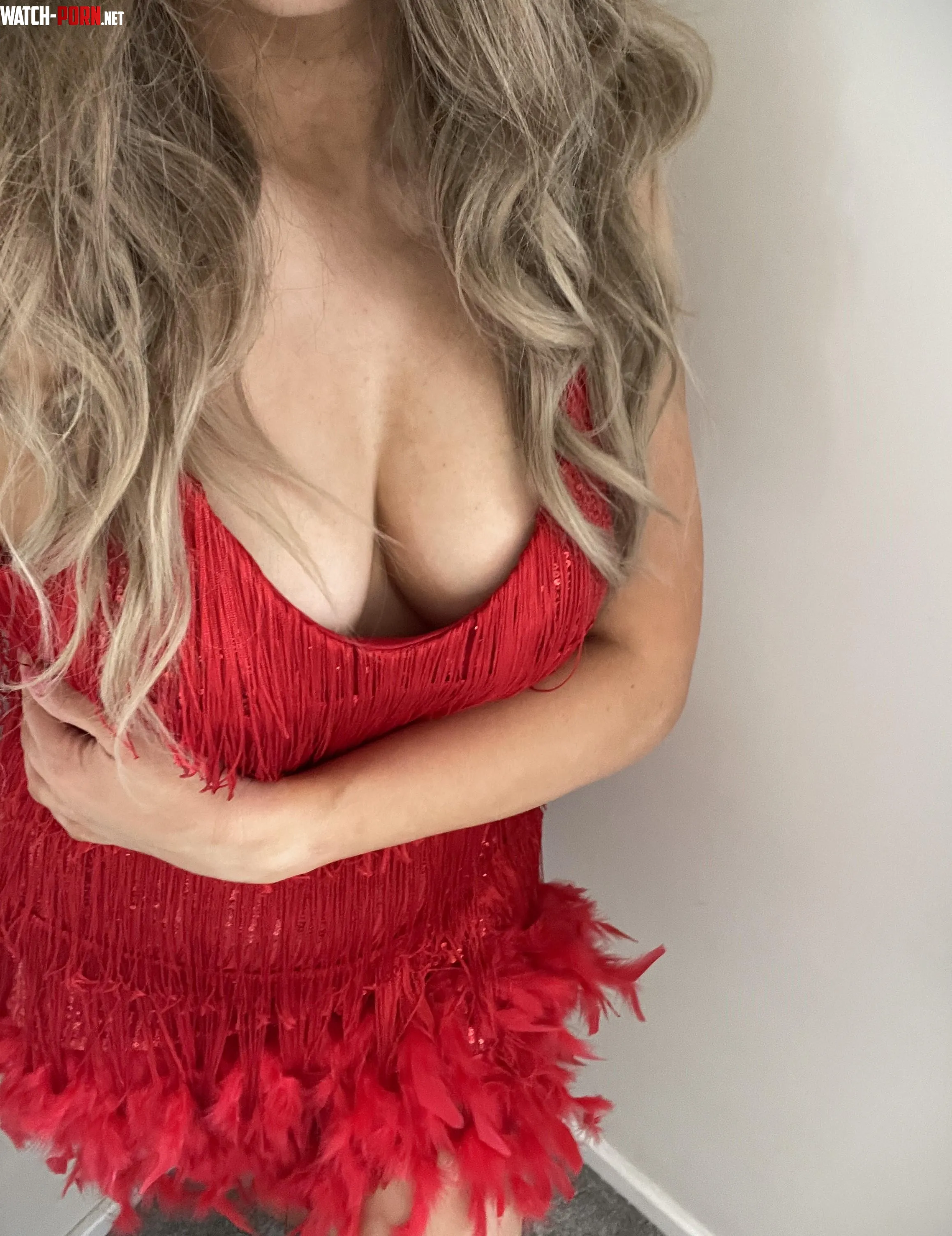 I'm looking for a dance partner, hope you won't be distracted by ecstaticlemon_