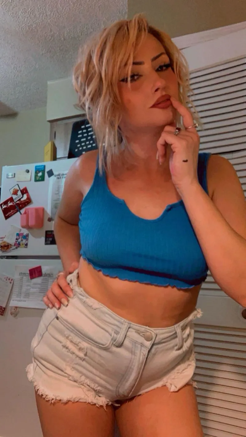 Thumbnail Icy_Information3915's Sizzling Croptop Style