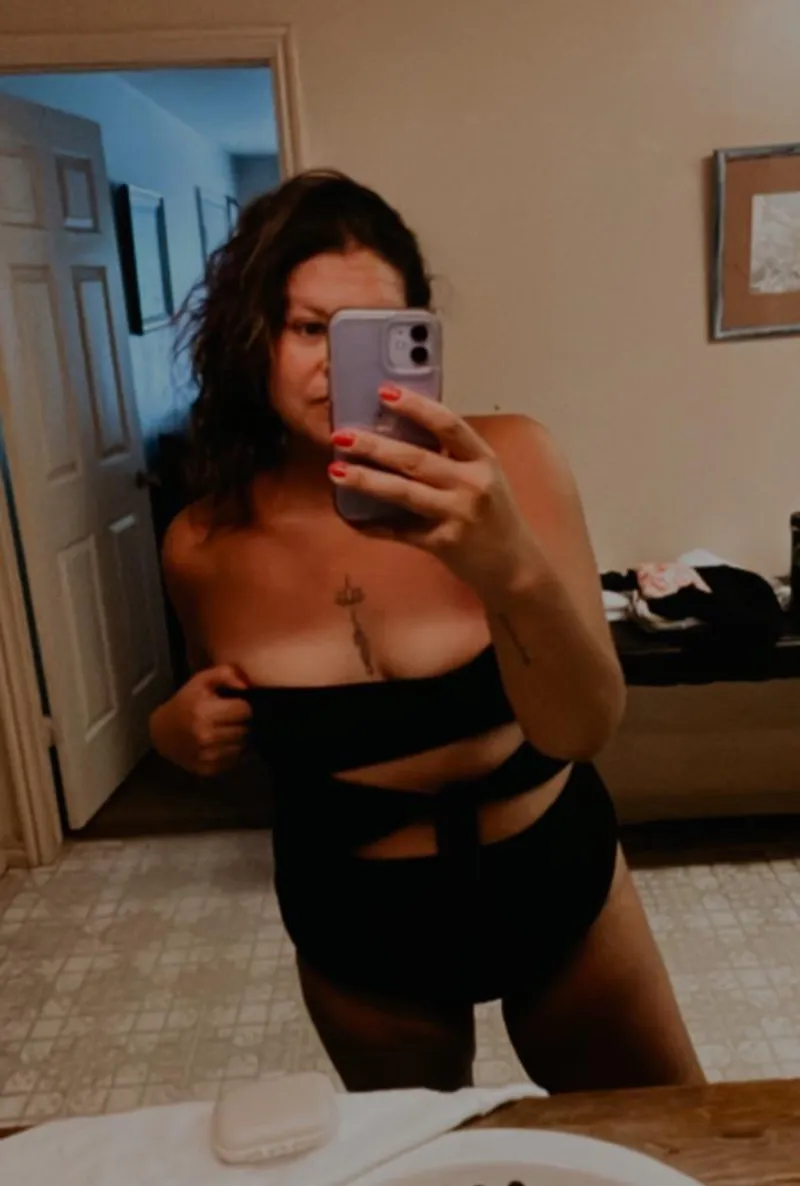 Thumbnail Summer Sensuality: A Kitkat11414 Latina Milfs Experience