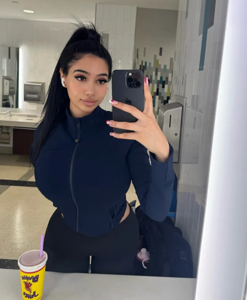 Thumbnail Join apache732 for a 'Gym Selfie' Experience