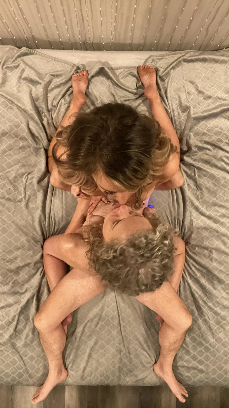 Thumbnail Riding Face and Dick: Exploring the World of Threesome with thenikkinaughty-vip