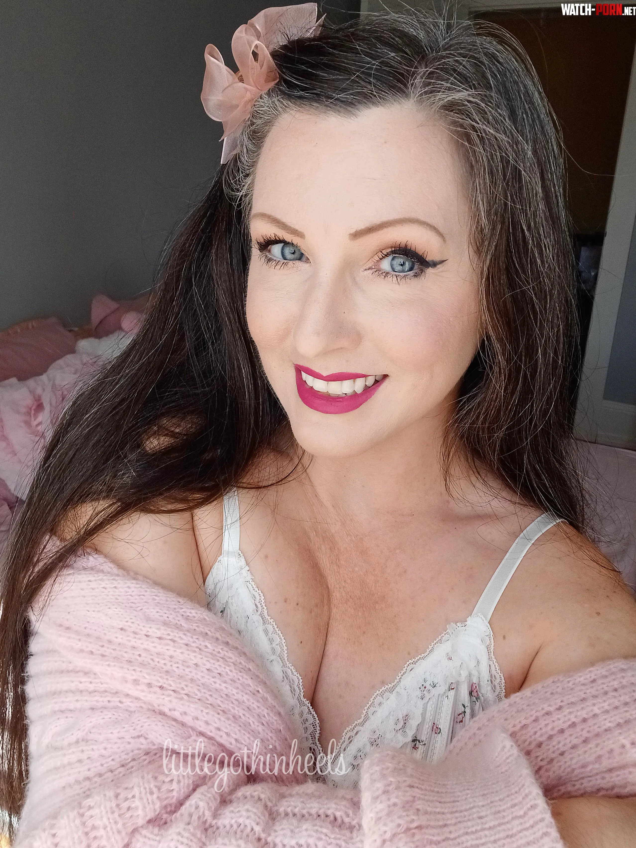 Just a cute selfie before getting dressed for the day :-) (44F) by littlegothinheels