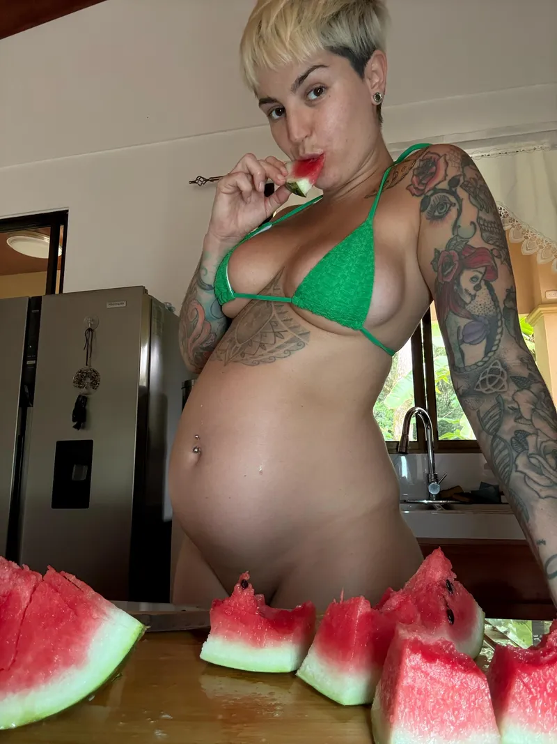 Thumbnail Juicy All Over: Georgieweare97's Flirty Appeal | shorthairchicks