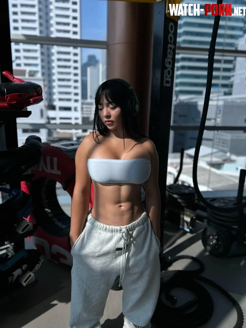 Who wouldn't mind a neutral outfit in the gym by TwinkleJellybeanerrr