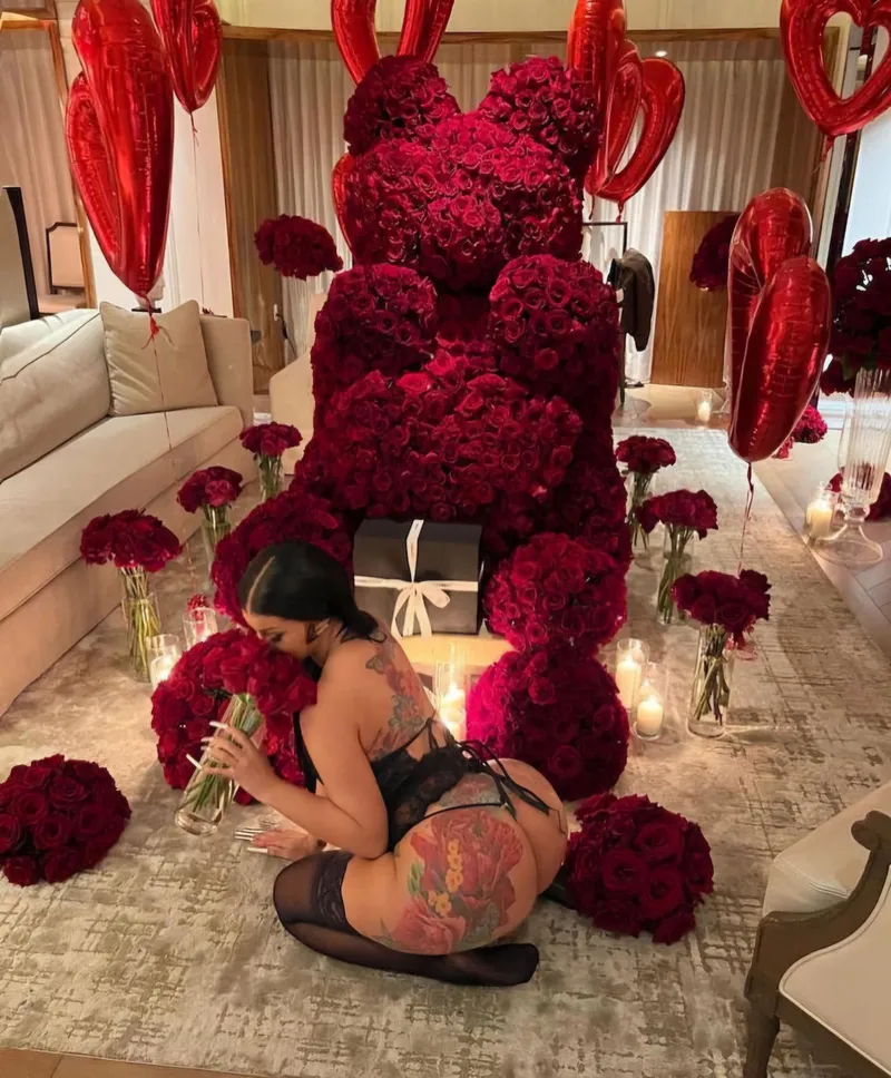 Thumbnail Diving into Cardi B's World by Thick-Telephone5421 | HipHopGoneWild Category