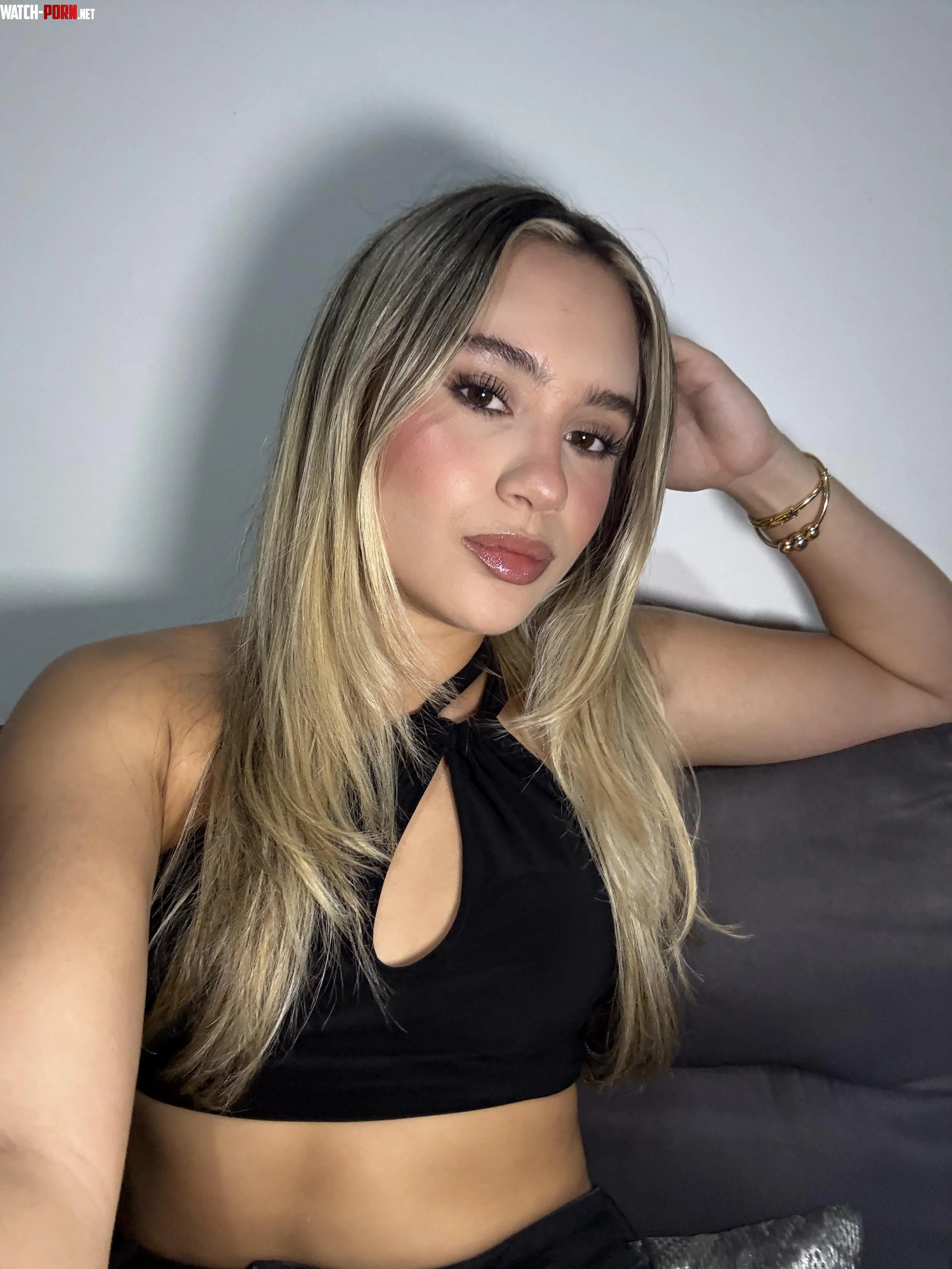 Hottie croptop girl by SabrinaZest41
