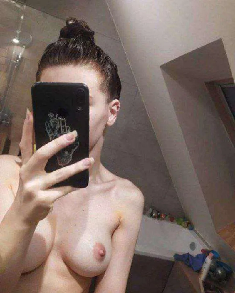 Thumbnail (F) 20 Seeking Honesty | Hot_Plant3900 on ratemyboobs