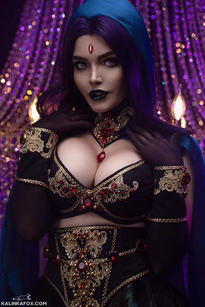 Thumbnail KalinkaFox Transforms into Raven from DC: A Cosplay Revelation | kalinkafox