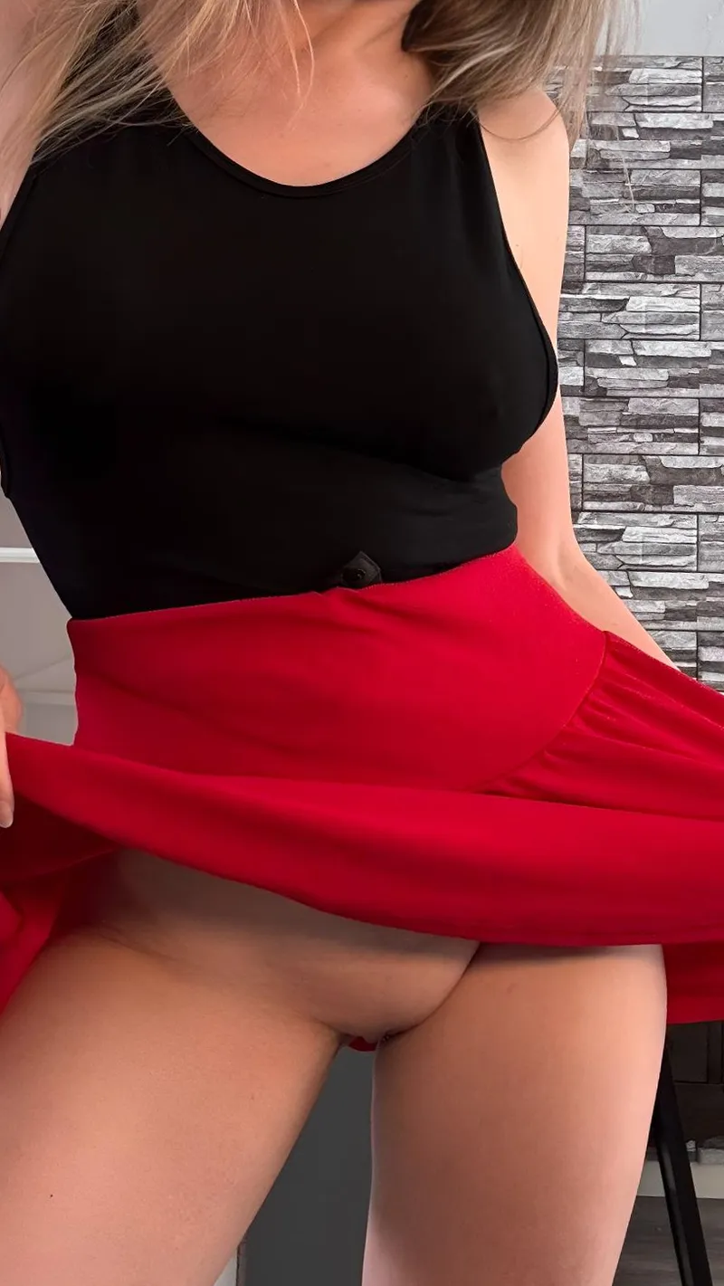 Thumbnail Effortless Elegance: The Upskirt Charm | AnnaFromAmsterdam