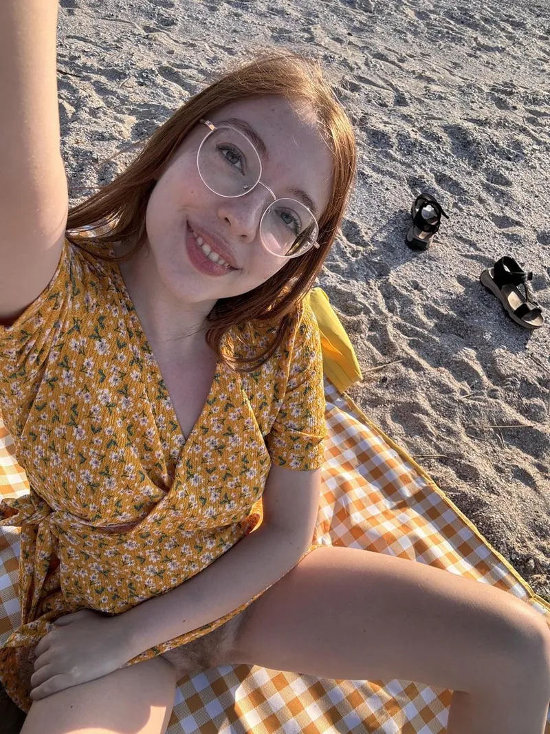 Thumbnail Picnic Pleasures - A Hairy Adventure with abbysunny