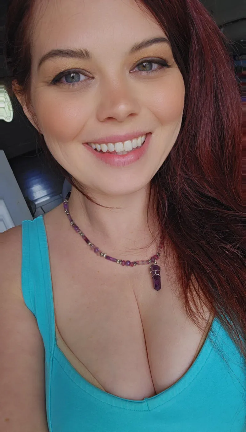 Thumbnail Hulahooper42O's Almost Friday Face Showcase | onlyfanshottest