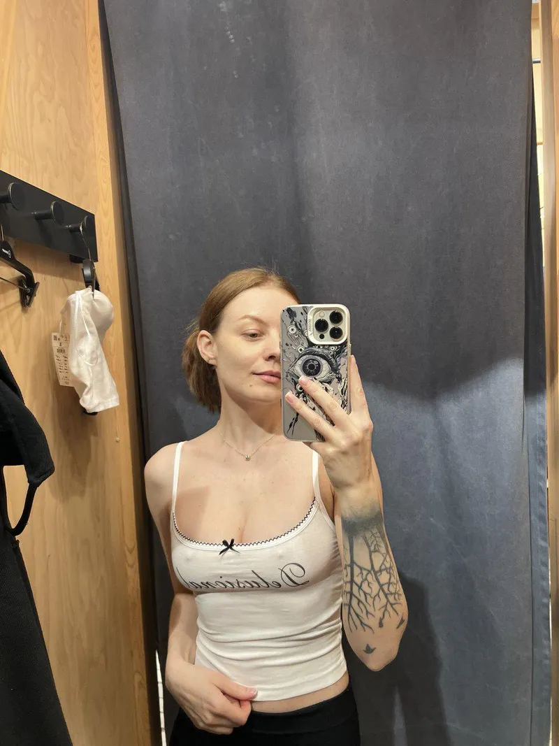 Thumbnail Lady_Muerta Shows Off New Pajamas with Unapologetic Pokies